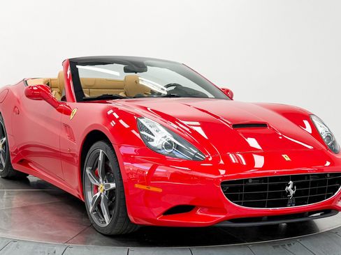 Used 2014 Ferrari California RWD image 3