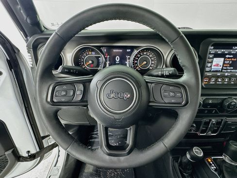 Used 2023 Jeep Gladiator Sport AWD/4WD image 11