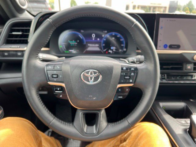Used 2023 Toyota Crown Platinum AWD/4WD image 14
