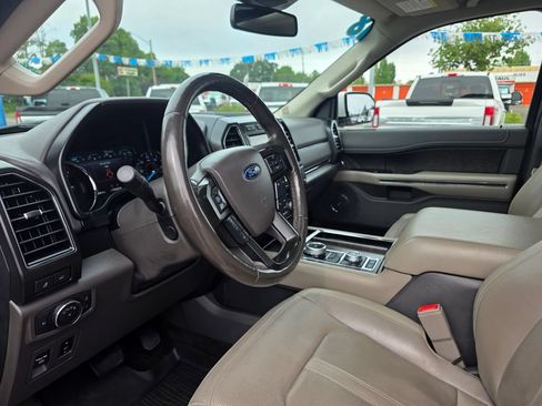 Used 2018 Ford Expedition Limited w/ Equipment Group 302A AWD/4WD image 9