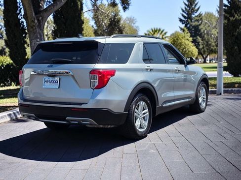 Used 2024 Ford Explorer XLT w/ Equipment Group 202A image 5