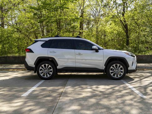 Used 2025 Toyota RAV4 Limited image 10