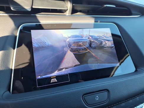 Certified 2023 Cadillac XT4 Luxury w/ Cold Weather Package image 28