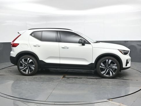 Used 2023 Volvo XC40 B5 Ultimate w/ Protection Package Premier AWD/4WD image 3