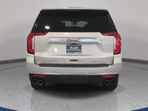 Used 2021 GMC Yukon Denali w/ Denali Premium Package image 7
