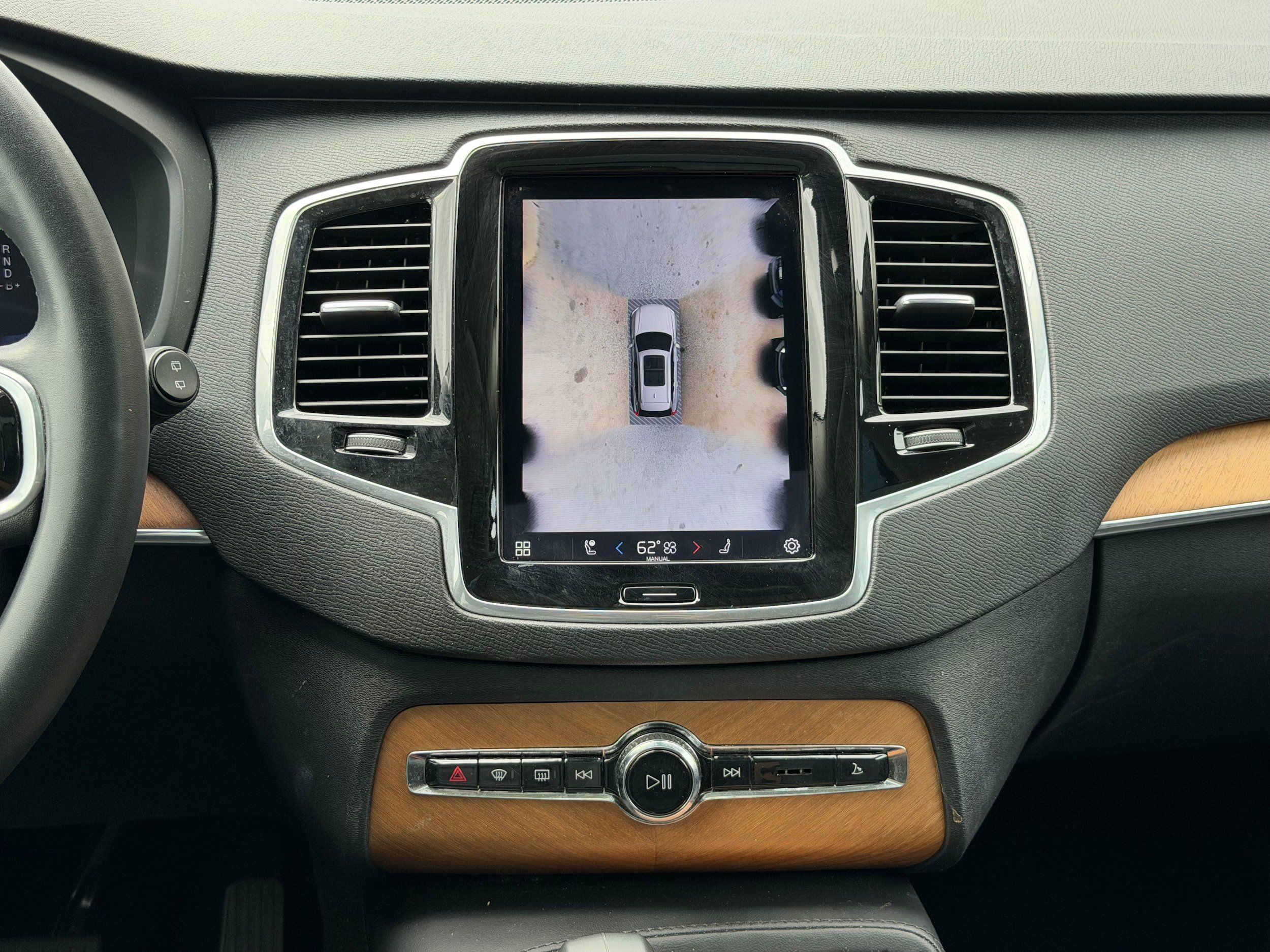Certified 2024 Volvo XC90 T8 Plus w/ Protection Package Premier AWD/4WD image 15