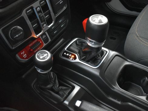 Used 2024 Jeep Wrangler Willys image 30