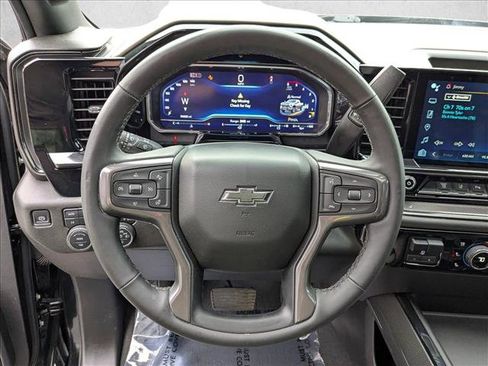 Used 2024 Chevrolet Silverado 2500 ZR2 image 12