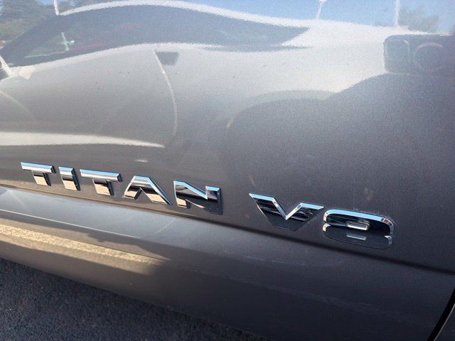 Used 2018 Nissan Titan SV w/ SV Convenience Package AWD/4WD image 3