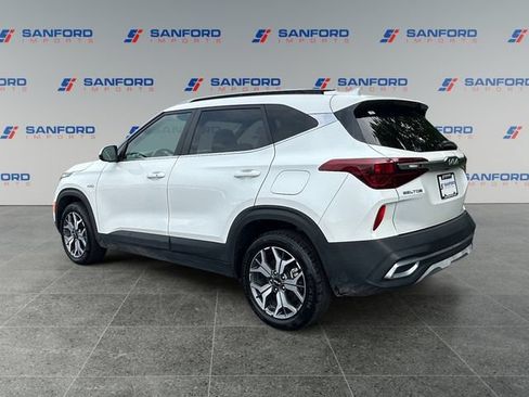 Used 2023 Kia Seltos EX AWD/4WD image 3