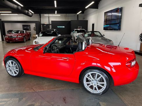 Used 2011 MAZDA MX-5 Miata Grand Touring w/ Premium Pkg RWD image 14