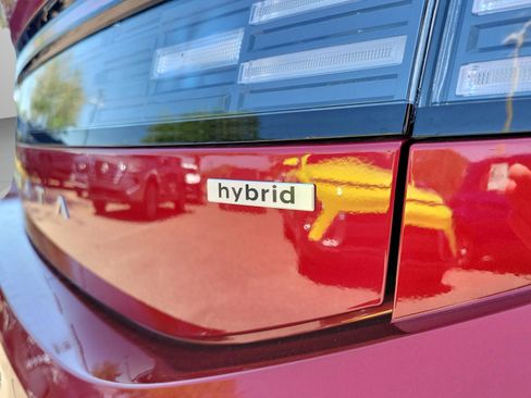 New 2025 Hyundai Sonata Limited image 32