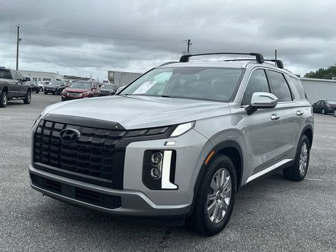 Used 2023 Hyundai Palisade SEL FWD image 4