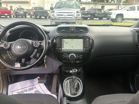 Used 2015 Kia Soul ! w/ Sun & Sound Package FWD image 12