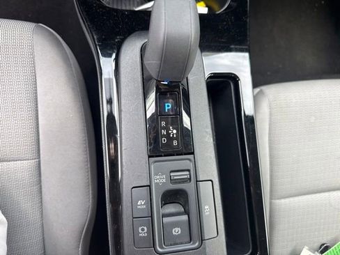 Used 2024 Toyota Prius LE FWD image 21