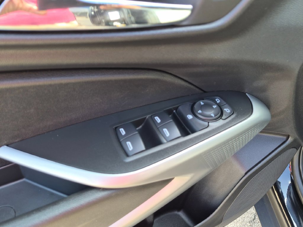 Used 2025 Chevrolet Trax LS FWD image 13