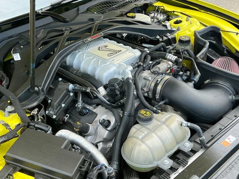 Used 2021 Ford Mustang Shelby GT500 w/ Carbon Fiber Track Pack RWD image 48