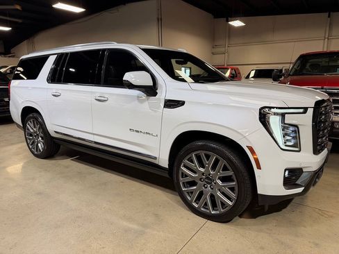 Used 2026 GMC Yukon XL Denali Ultimate AWD/4WD image 1