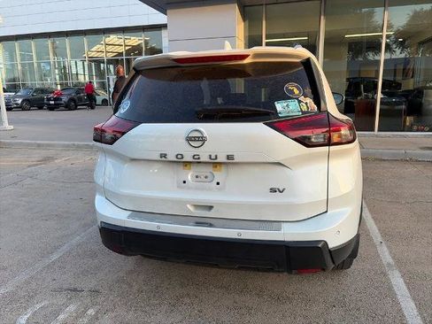 Certified 2024 Nissan Rogue SV w/ SV Premium Package FWD image 12