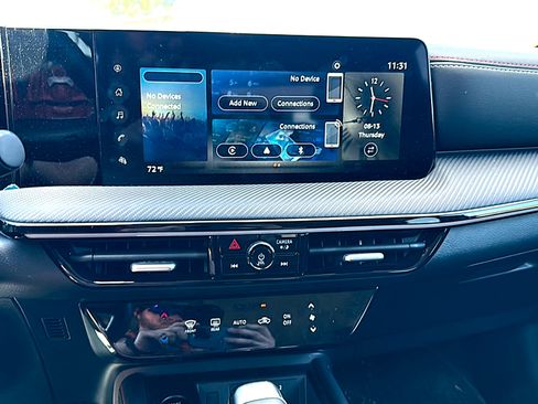 Certified 2025 Nissan Kicks SR FWD image 27