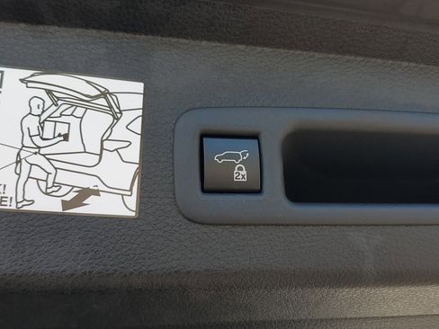 Used 2024 Toyota Sienna Limited image 10