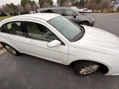 Used 2014 Chrysler 200 Touring image 2