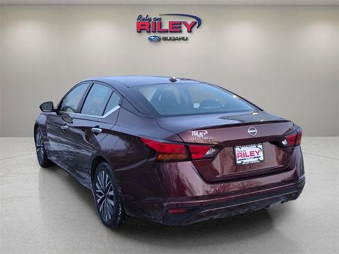 Used 2024 Nissan Altima 2.5 SV image 3