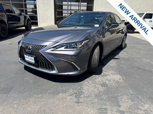 Used 2019 Lexus ES 350 w/ Accessory Package FWD image 3
