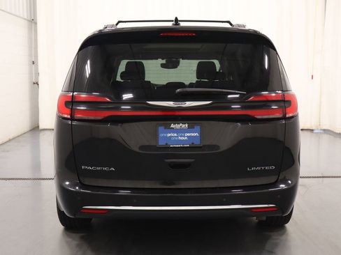 Used 2023 Chrysler Pacifica Limited image 8
