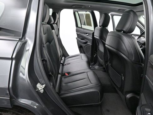 Used 2023 Jeep Grand Cherokee Limited w/ Luxury Tech Group II image 34