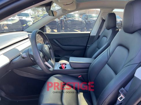 Used 2022 Tesla Model Y Long Range AWD/4WD image 28