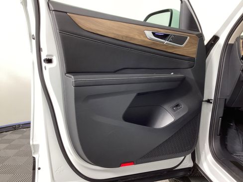 Used 2024 Volkswagen Atlas SE image 26