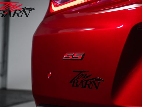 Used 2016 Chevrolet Camaro SS RWD image 13