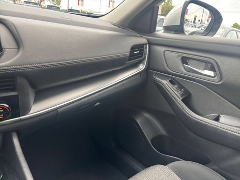 Used 2025 Nissan Rogue SV FWD image 36