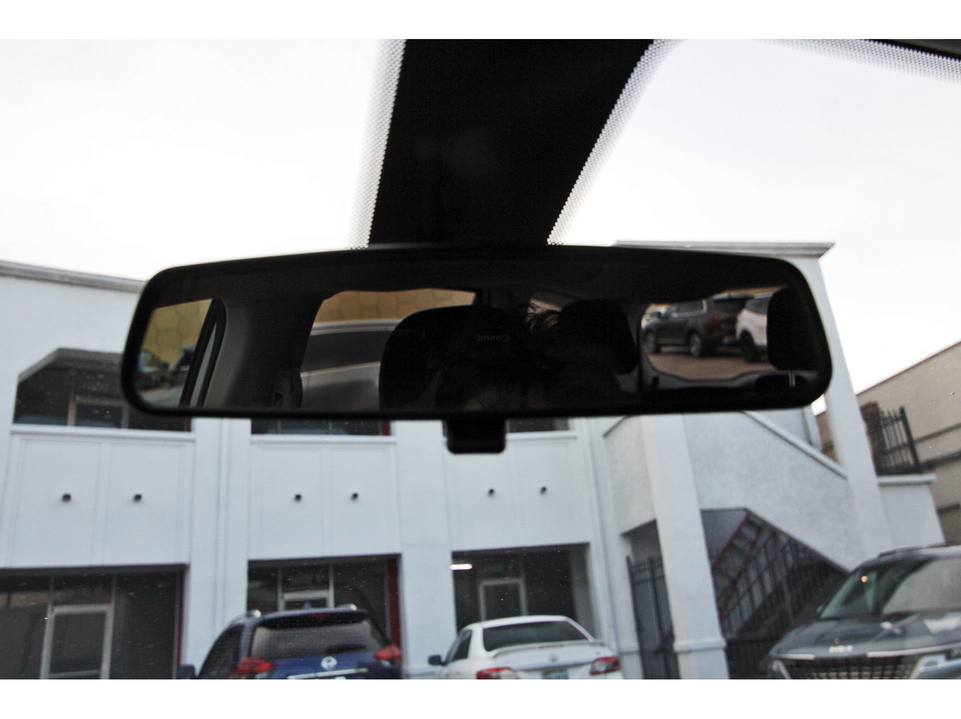 Used 2020 Chrysler Voyager L FWD image 27