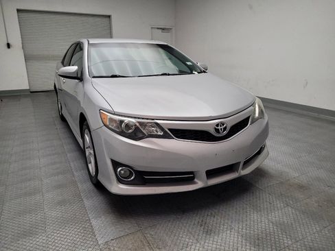 Used 2014 Toyota Camry SE image 14