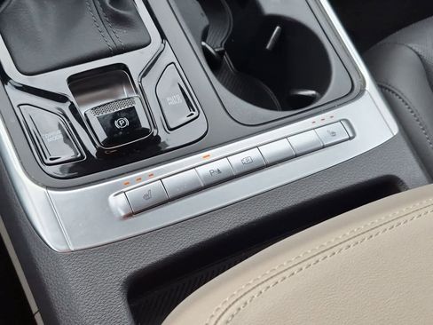 Used 2026 Kia Carnival EX image 18