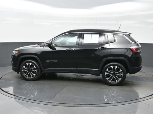Used 2023 Jeep Compass Limited AWD/4WD image 3