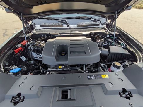 New 2026 Land Rover Defender 110 X-Dynamic SE image 30