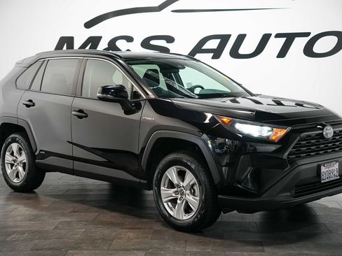 Used 2021 Toyota RAV4 LE AWD/4WD image 7
