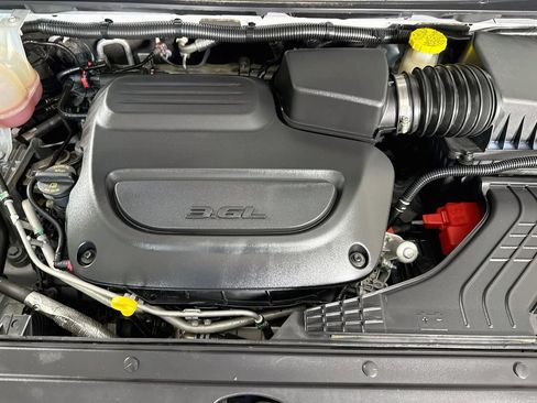 Used 2023 Chrysler Pacifica Touring-L FWD image 34