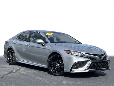 Used 2024 Toyota Camry XSE image 2
