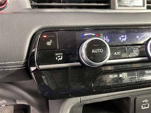 Used 2025 Honda Pilot EX-L image 23