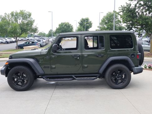 Used 2022 Jeep Wrangler Unlimited Sport w/ Sun And Sound Package AWD/4WD image 6