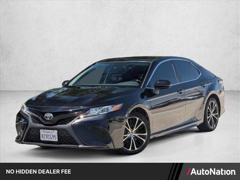 Used 2019 Toyota Camry SE w/ Carpet Mat Package FWD image 1