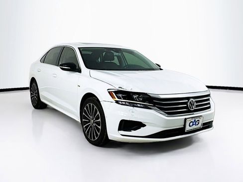 Used 2022 Volkswagen Passat 2.0T FWD image 41