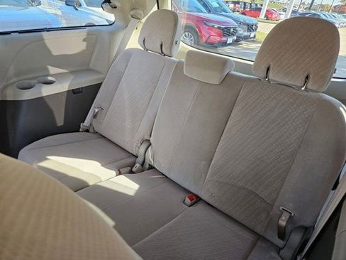 Used 2020 Toyota Sienna LE image 10
