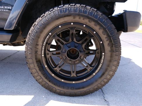 Used 2017 Jeep Wrangler Unlimited Sahara w/ Connectivity Group AWD/4WD image 20