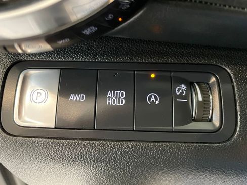 Used 2025 Chevrolet Equinox LT AWD/4WD image 12