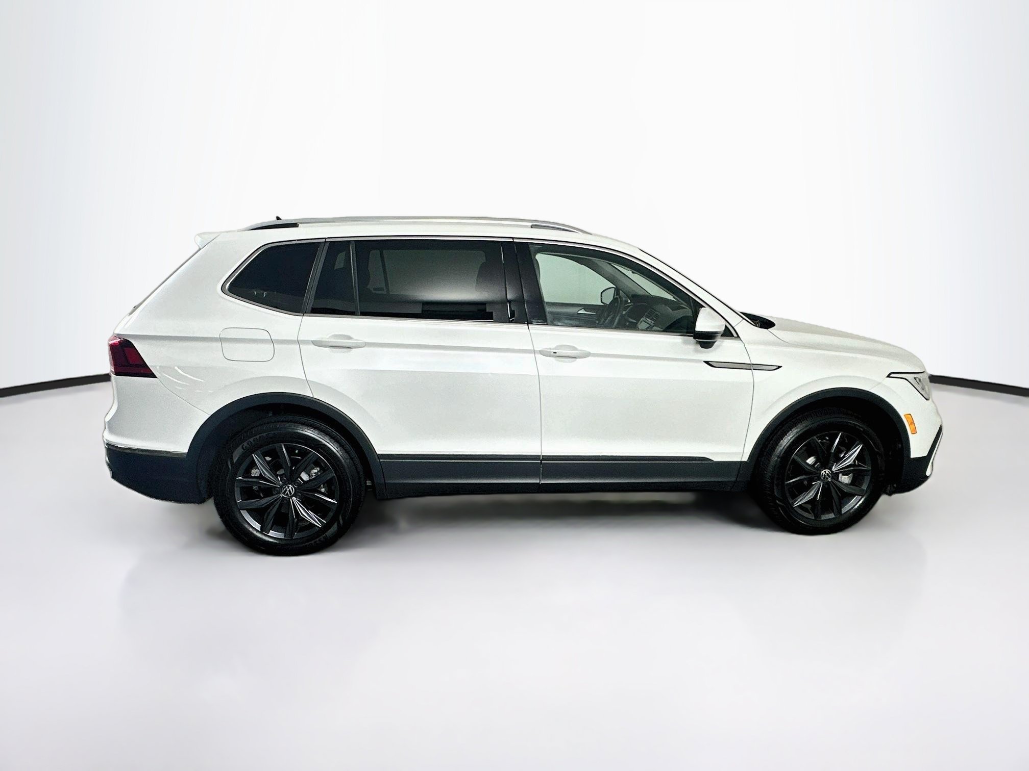 Used 2023 Volkswagen Tiguan SE FWD image 10